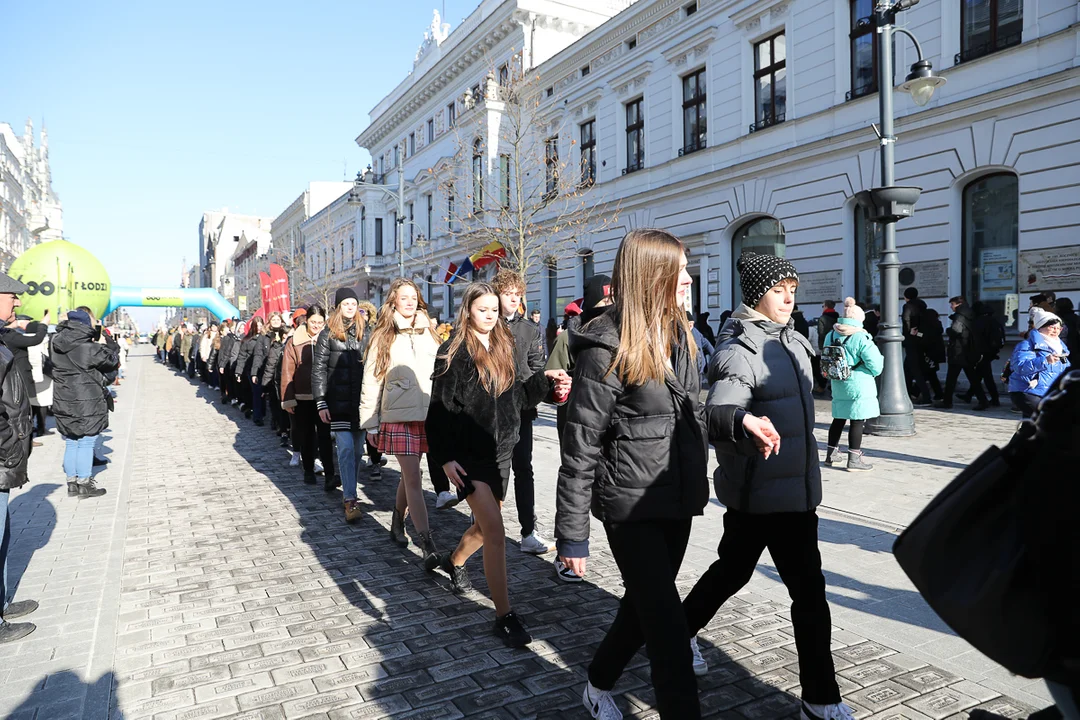 Polonez dla Łodzi. Maturzyści zatańczyli na Piotrkowskiej