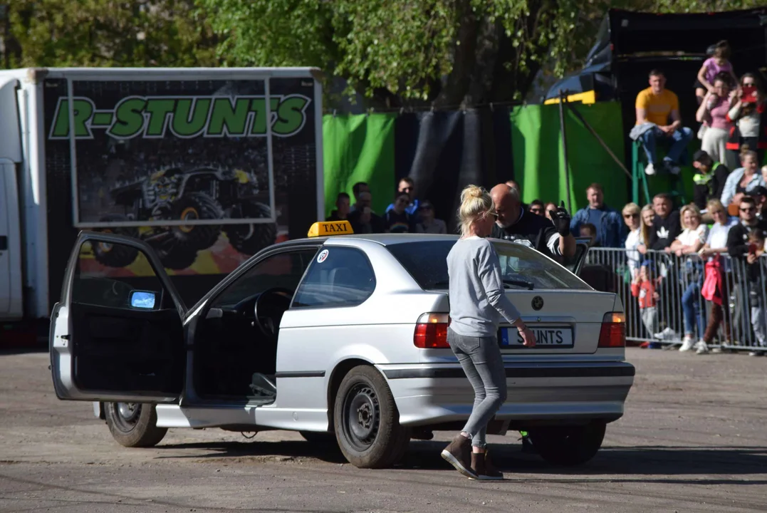 Giganty na czterech kołach zrobiły duże show! Widowiskowy pokaz monster trucków