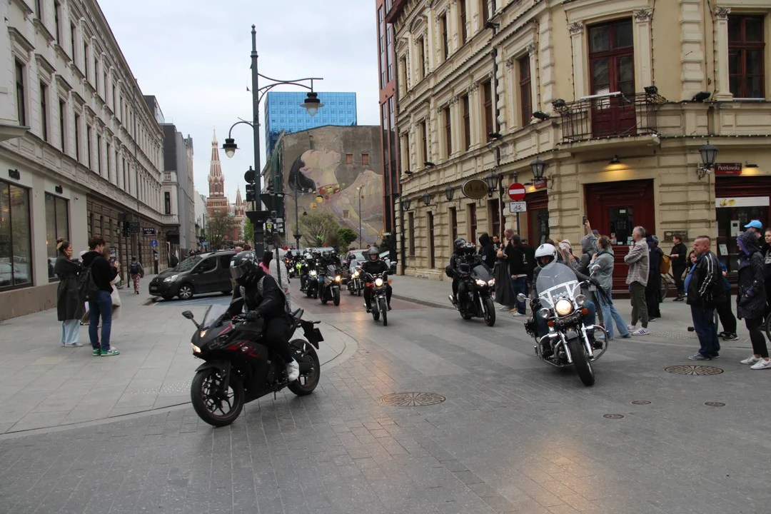 Wielka parada motocyklowa na ulicy Piotrkowskiej w Łodzi