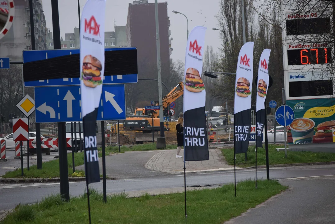 Tłumy łodzian na otwarciu restauracji MAX Premium Burgers. Tego jeszcze w Łodzi nie było [ZOBACZ ZDJĘCIA]