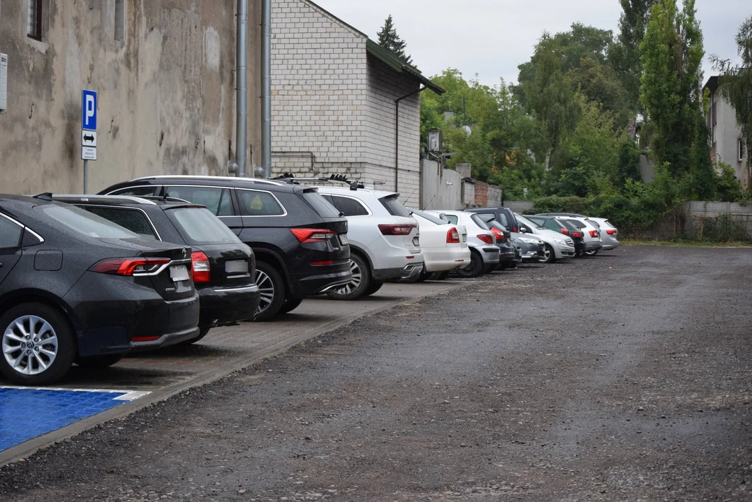 Parking przed Bankiem Spółdzielczym w Zgierzu