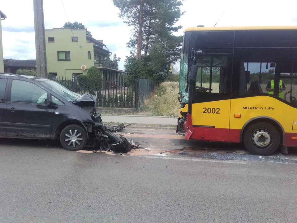 Zderzenie samochodu osobowego z autobusem MPK Łódź