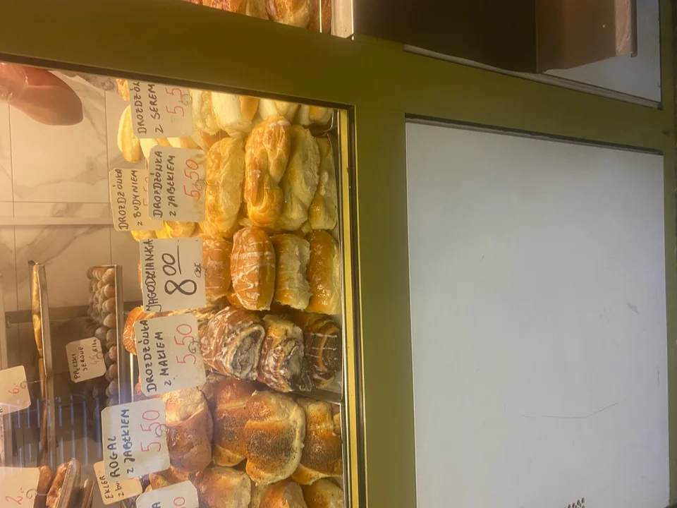 Cukiernia pod przejściem tramwajowym
