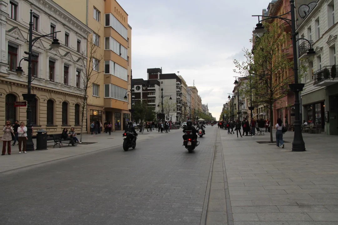 Wielka parada motocyklowa na ulicy Piotrkowskiej w Łodzi