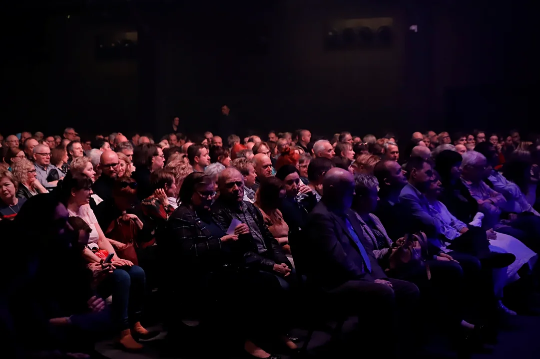 Rozważne i romantyczne Raz Dwa Trzy w Wytwórni