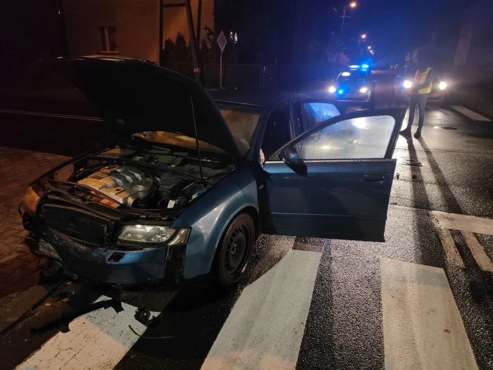 Roztrzaskane auta na skrzyżowaniu. Na miejscu policja, straż i ratownicy [FOTO] - Zdjęcie główne