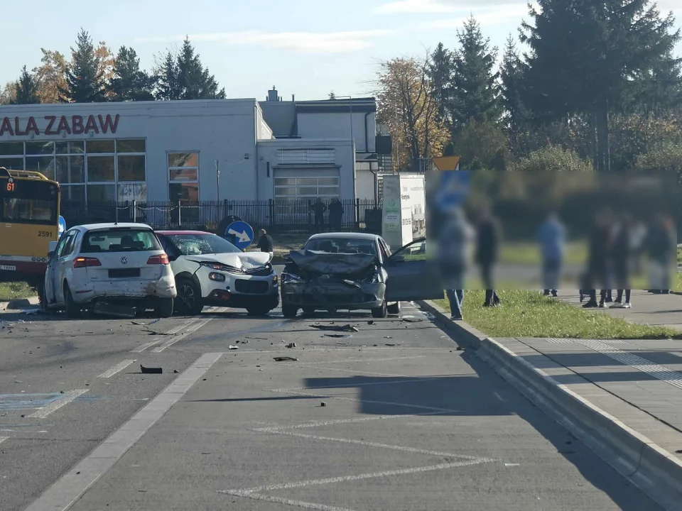 Wypadek na Retkini. Zasłabł kierowca autobusu