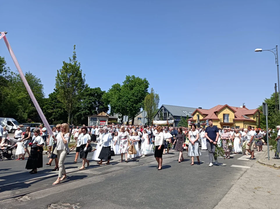 Ulicami Zgierza przeszły procesje Bożego Ciała.