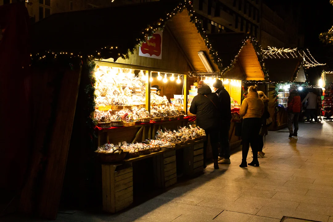 Świąteczna iluminacja na ul. Piotrkowskiej