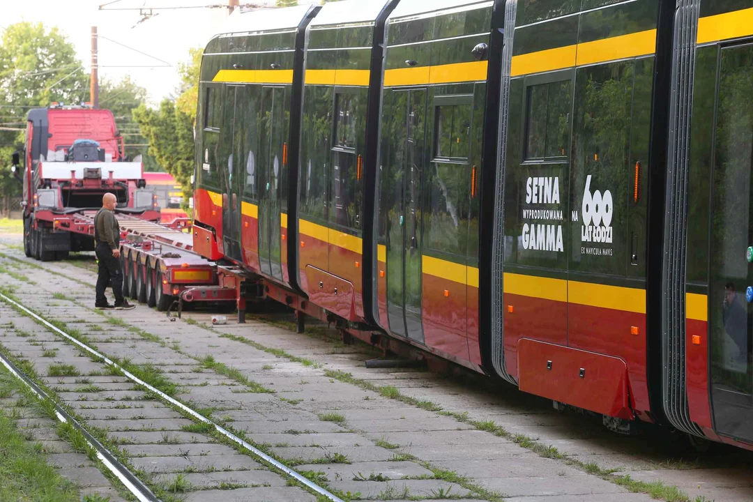 Nowe tramwaje Moderus Gamma docierają do Łodzi