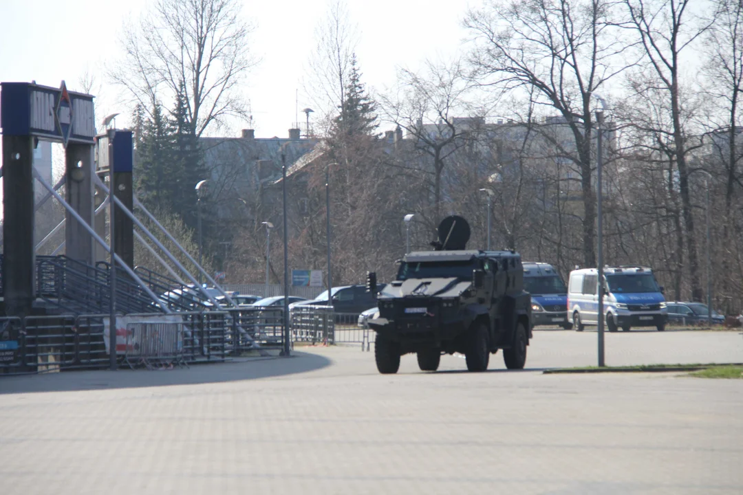 Ćwiczenia służb specjalnych na stadionie ŁKS-u