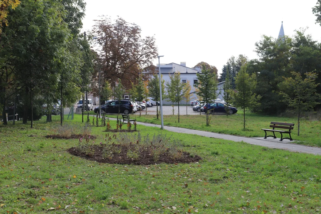 W centrum Kutna powstaje mały park rekreacyjn-wypoczynkowy