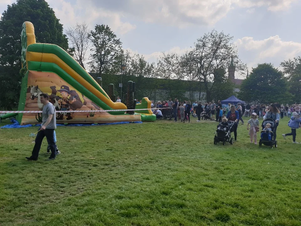 Moc atrakcji na Festiwalu Baniek Mydlanych w Zgierzu. Dzieciaki były uradowane, to wszystko dla nich [zdjęcia]