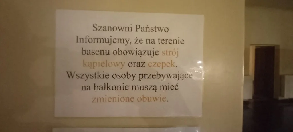 Zwiedzanie łaźni miejskiej i jej podziemi podczas Zgierskiej Nocy Muzeów. Fascynujące przeżycie [zdjęcia}