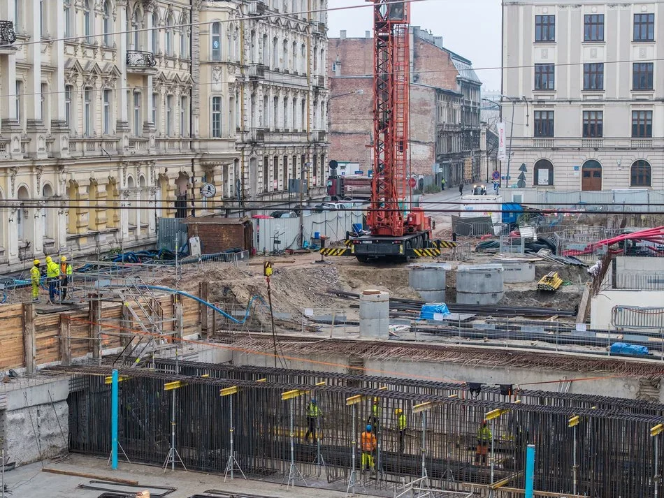 Budowa przystanku kolejowego Łódź Śródmieście z lotu ptaka