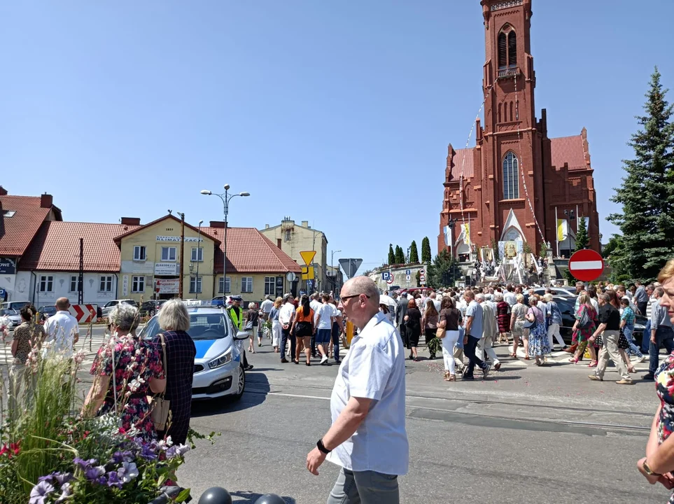 Ulicami Zgierza przeszły procesje Bożego Ciała.