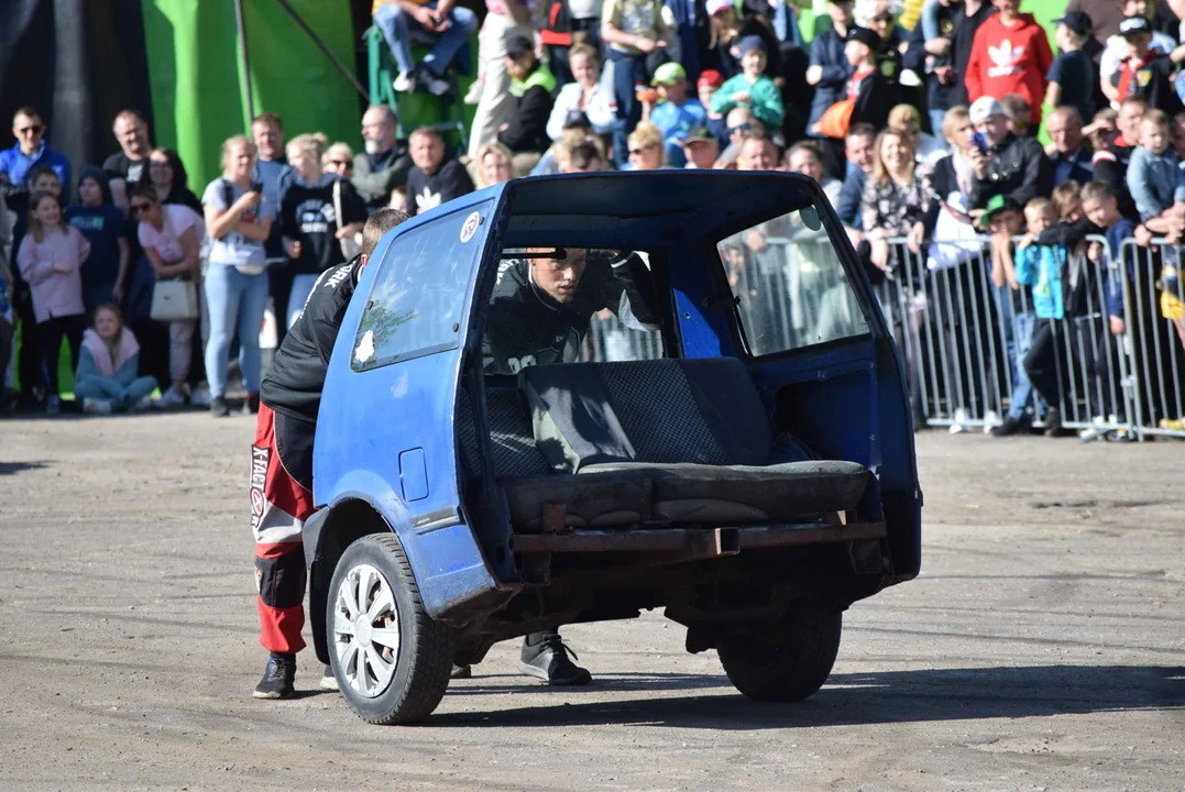 Giganty na czterech kołach zrobiły duże show! Widowiskowy pokaz monster trucków