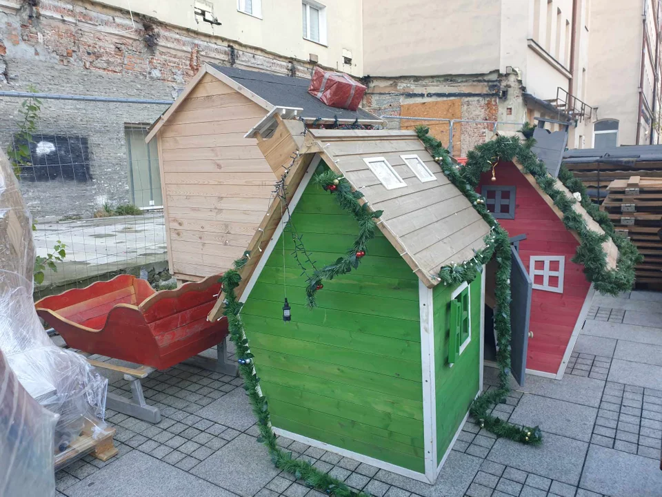 Jarmark Bożonarodzeniowy w Łodzi. Trwają przygotowania w Pasażu Schillera