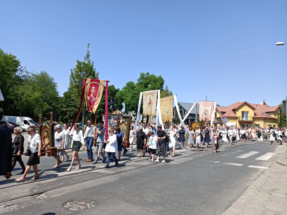 Ulicami Zgierza przeszły procesje Bożego Ciała.