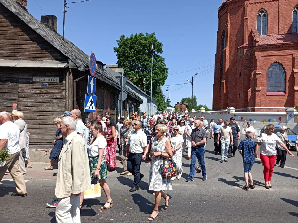 Ulicami Zgierza przeszły procesje Bożego Ciała.