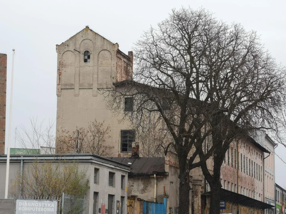 Najbrzydsze budynki w Zgierzu? Te obiekty według mieszkańców „straszą” [galeria] - Zdjęcie główne