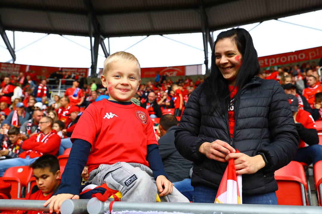 Genialny doping kibiców Widzewa na spotkaniu z Zagłębiem