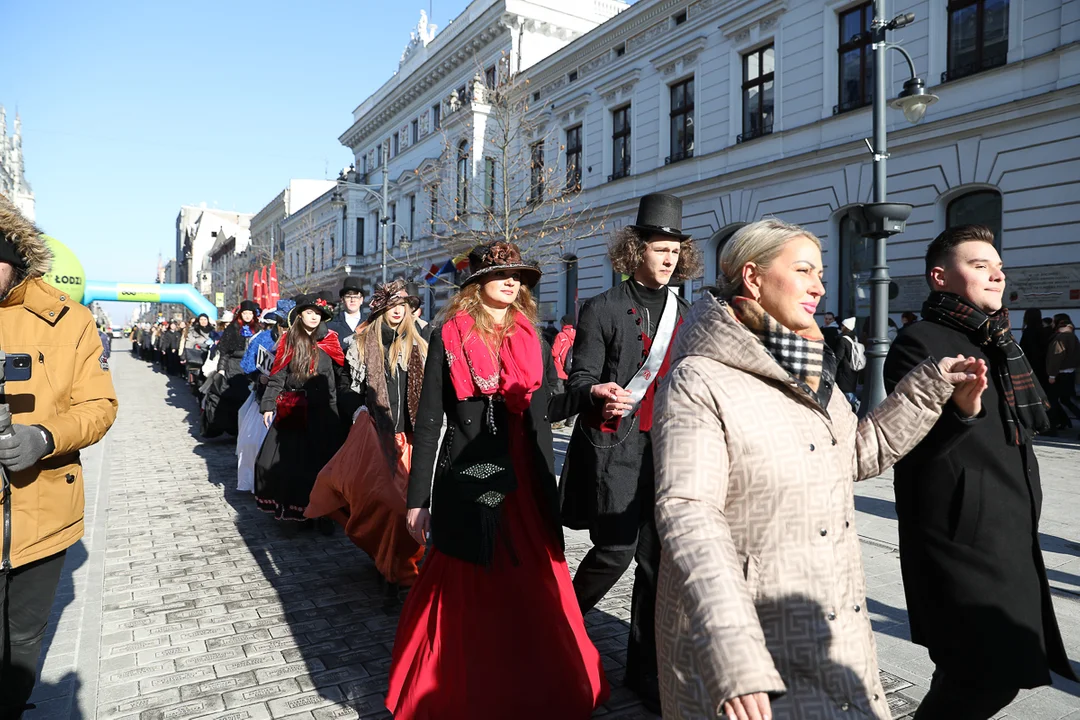 Polonez dla Łodzi. Maturzyści zatańczyli na Piotrkowskiej