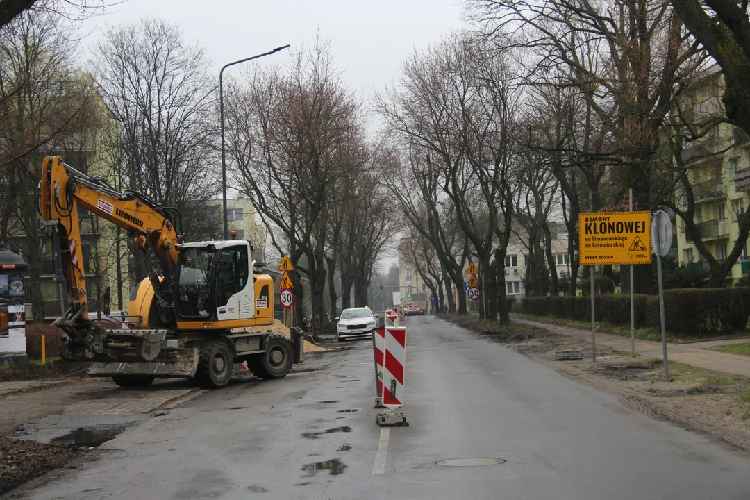 Utrudnienia dla pieszych i podróżnych MPK Łódź na Lutomierskiej