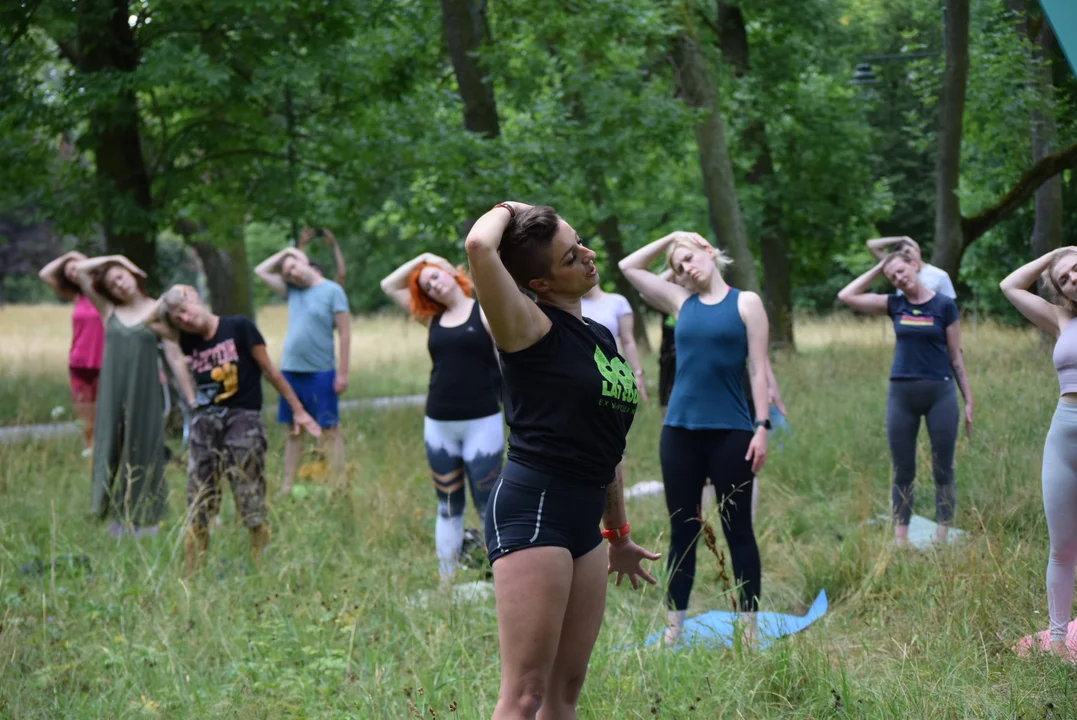 Joga w parku na Zdrowiu