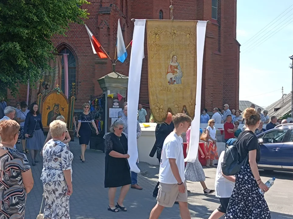 Ulicami Zgierza przeszły procesje Bożego Ciała.