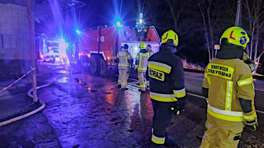 Pożar w Łódzkiem. Palą się sterty słomy