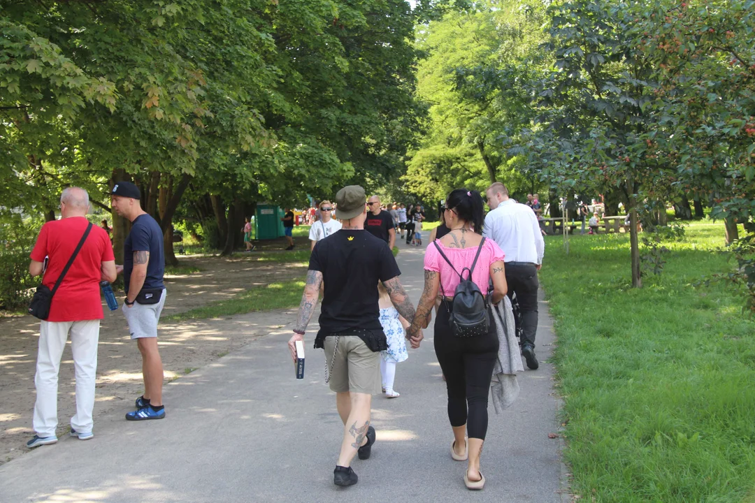 Piknik rodzinny w parku na Młynku w Łodzi