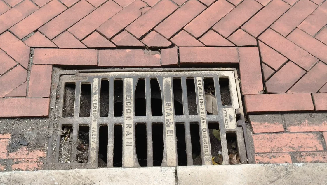 Obecny stan kostki na Jaracza