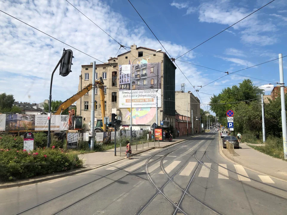 Murale na trasie linii tramwajowej 15 w Łodzi