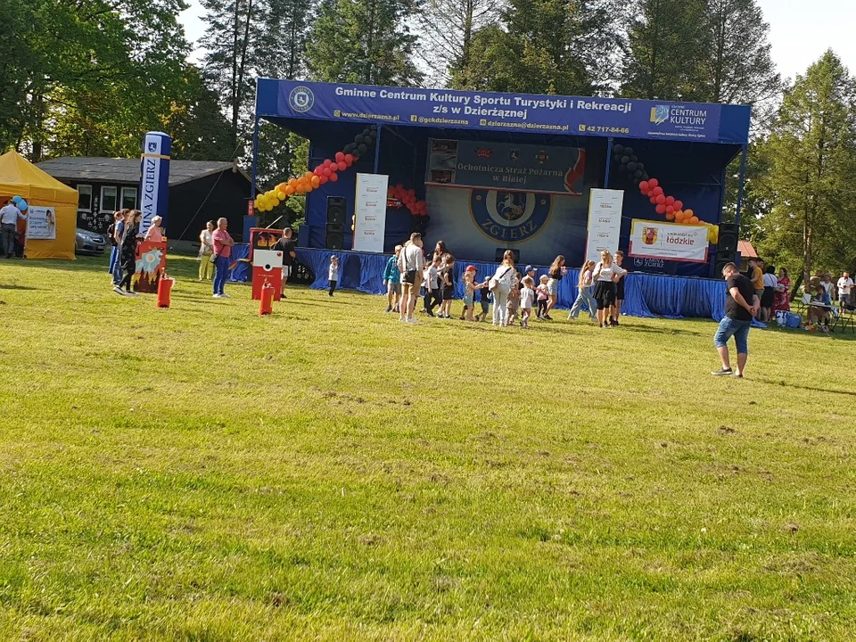 Piknik Strażacki w Dzierżąznej pod Zgierzem. Piękna pogoda i mnóstwo atrakcji, muzyki i dobrego jedzenia [zdjęcia]