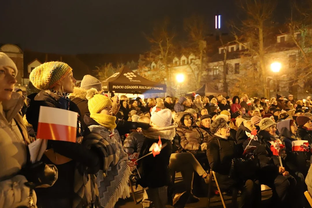 Śpiewali i świętowali! Podwieczorek patriotyczny w Płocku [ZDJĘCIA] - Zdjęcie główne