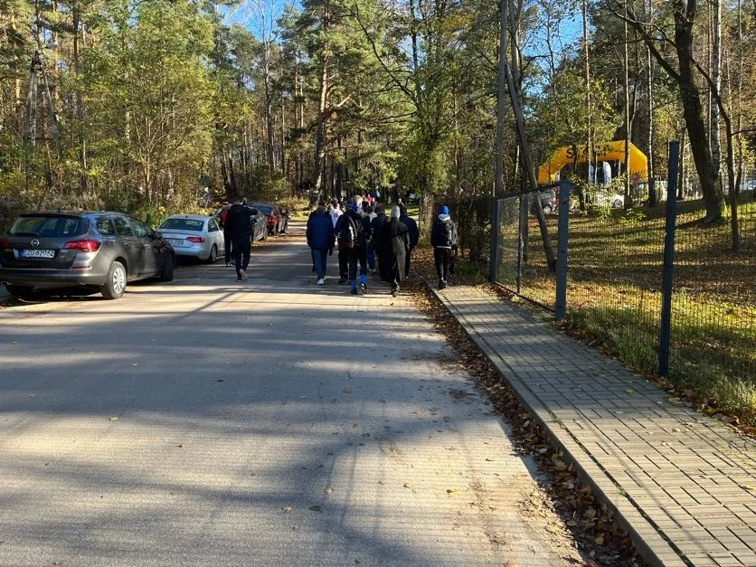 VIII edycja Spaceru i Biegu do Niepodległości w Grotnikach. Piękna pogoda zachęcała do aktywnego spędzania czasu!