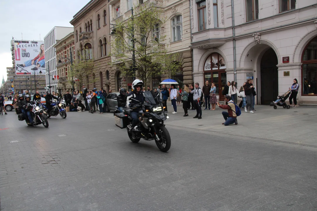 Wielka parada motocyklowa na ulicy Piotrkowskiej w Łodzi