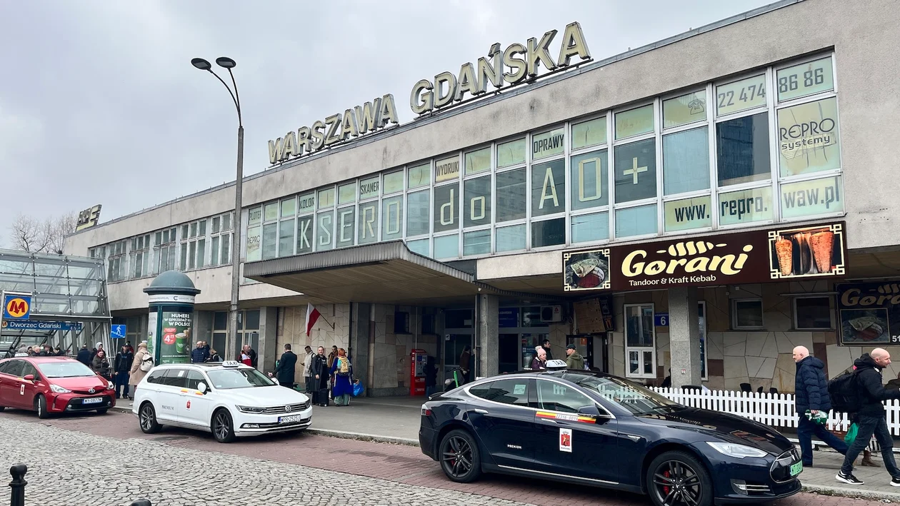 Dworzec Gdański: ścisk, ciasnota i remonty