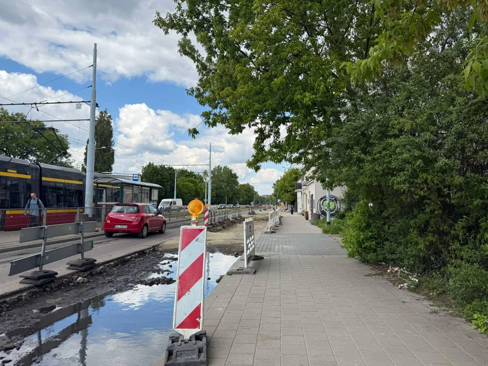Trwa remont ważnej arterii Górnej. Drogowcy pracują na skrajnych pasach jezdni [ZDJĘCIA] - Zdjęcie główne