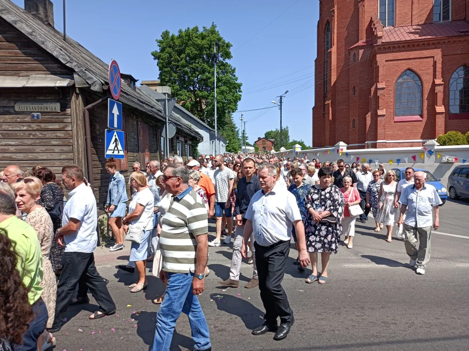 Ulicami Zgierza przeszły procesje Bożego Ciała.