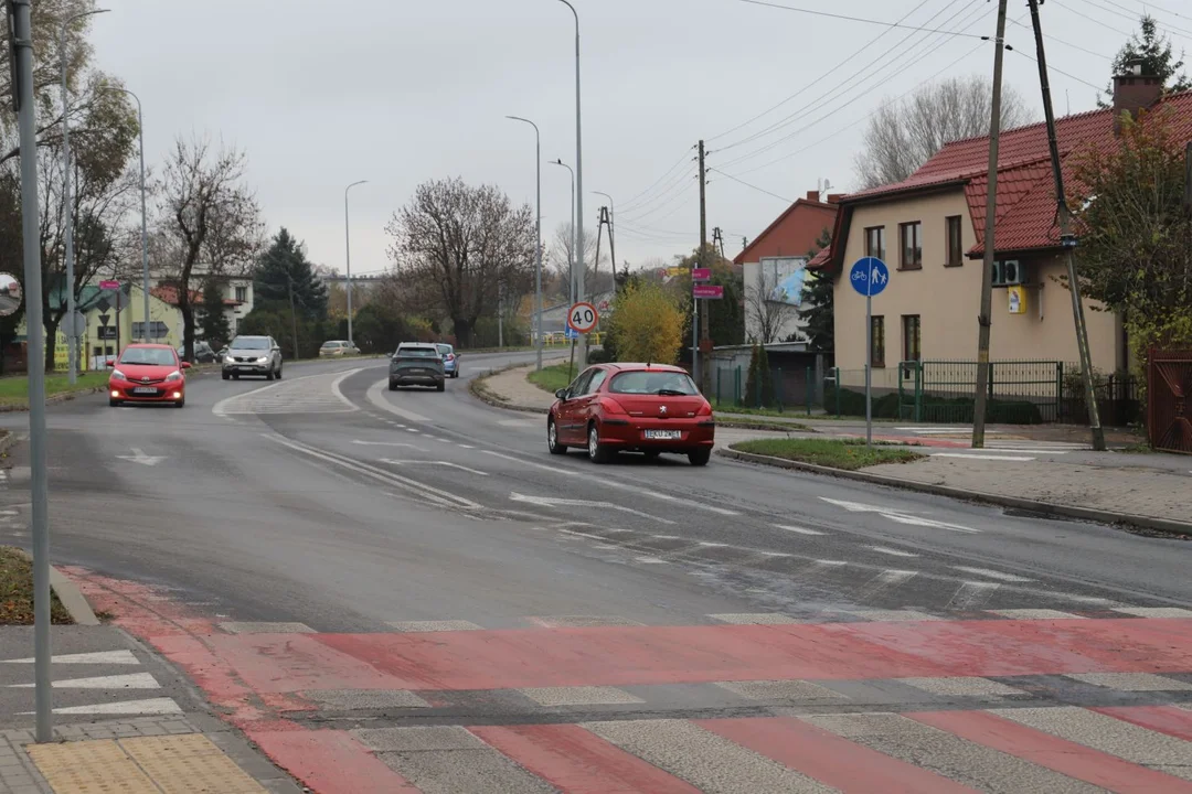 Mieszkańcy narzekają na to skrzyżowanie, sugerują budowę ronda. Jak odpowiada Miasto? [ZDJĘCIA] - Zdjęcie główne