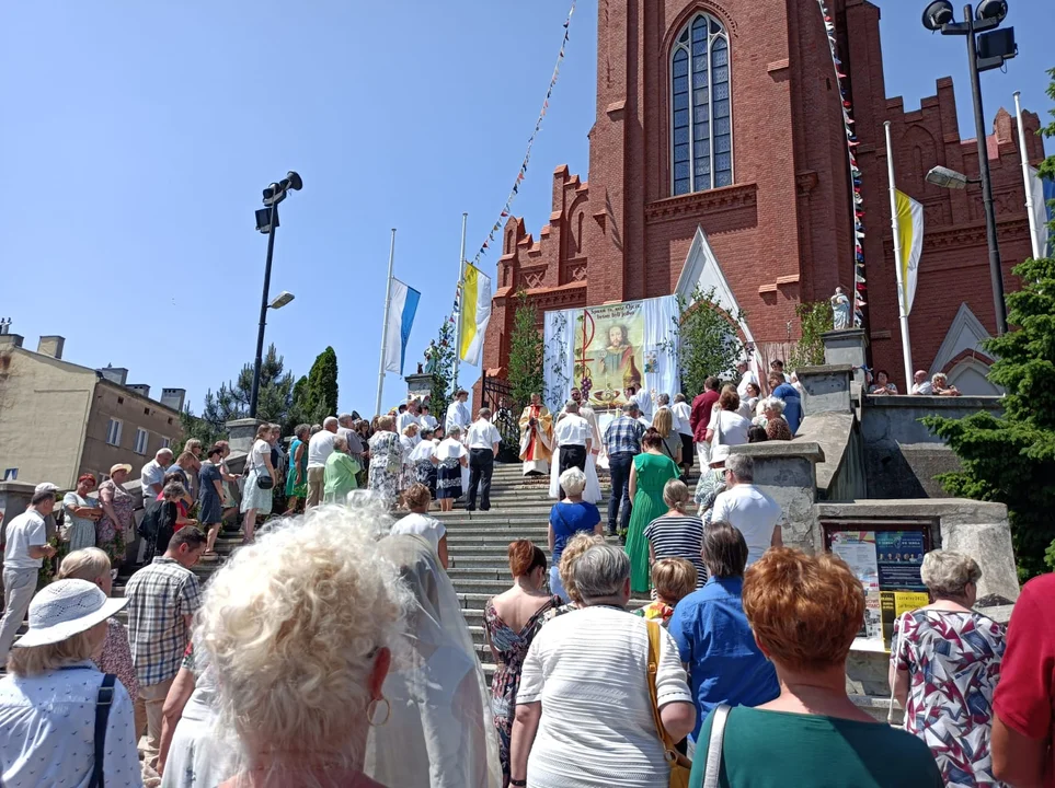 Ulicami Zgierza przeszły procesje Bożego Ciała.