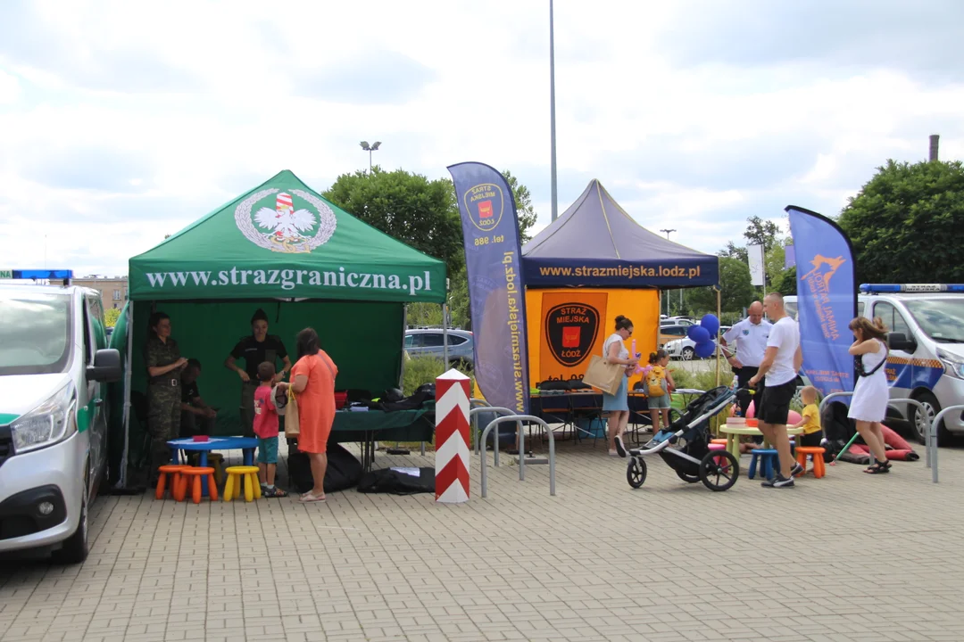 Piknik rodzinny "Bezpieczne Wakacje z Mundurem" pod Atlas Areną