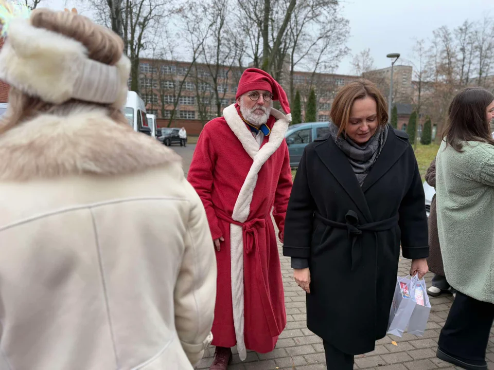 Święty Mikołaj w Łodzi. Jednym z punktów trasy Gwiazdora Szpital Pediatryczny im. Janusza Korczaka w Łodzi