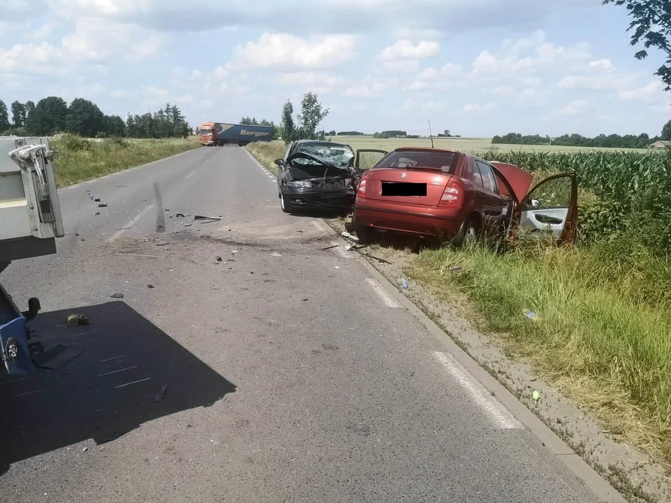 Czołowe zderzenie niedaleko Płocka. Cztery osoby ranne [ZDJĘCIA] - Zdjęcie główne