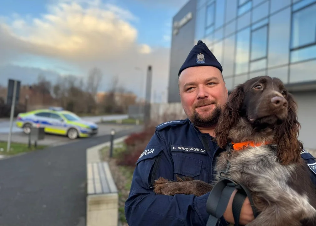 Policjanci z Gdańska mają nowego psiego przyjaciela. Czekają go niezwykle trudne akcje - Zdjęcie główne