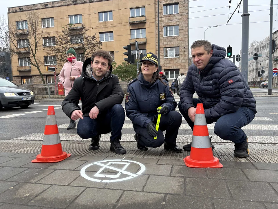 Przy łódzkich przejściach dla pieszych pojawiły się nowe piktogramy