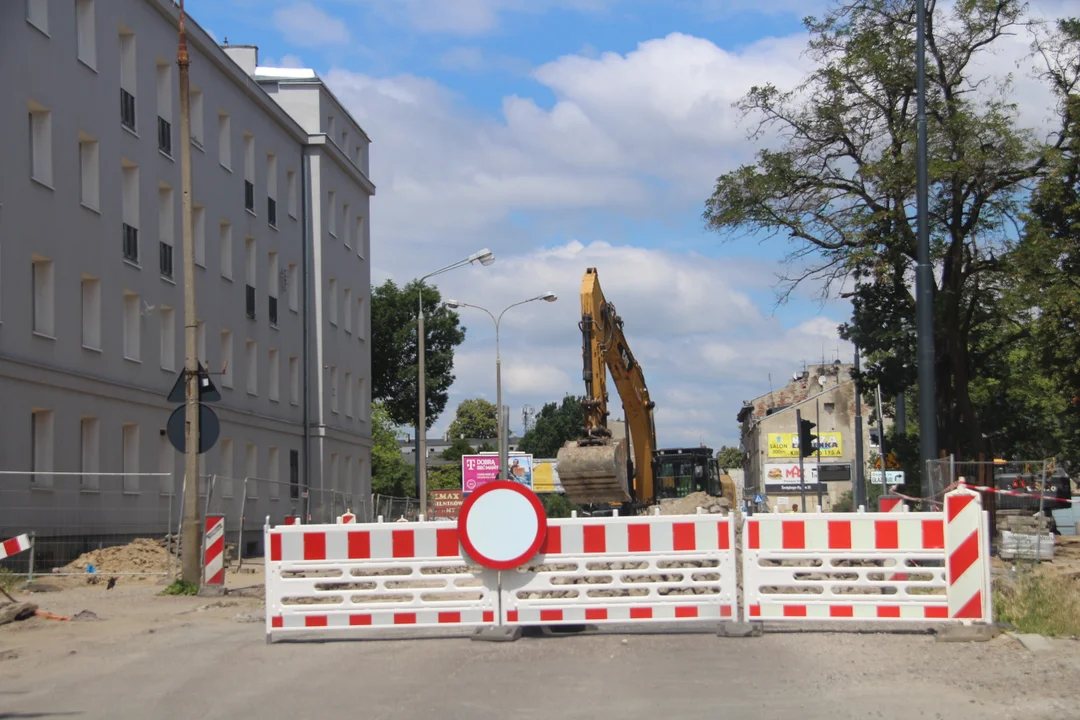 Kierowcy, wprowadzono nowe zmiany w pobliżu ulicy Przybyszewskiego. Którędy nie przejedziemy? [ZDJĘCIA] - Zdjęcie główne