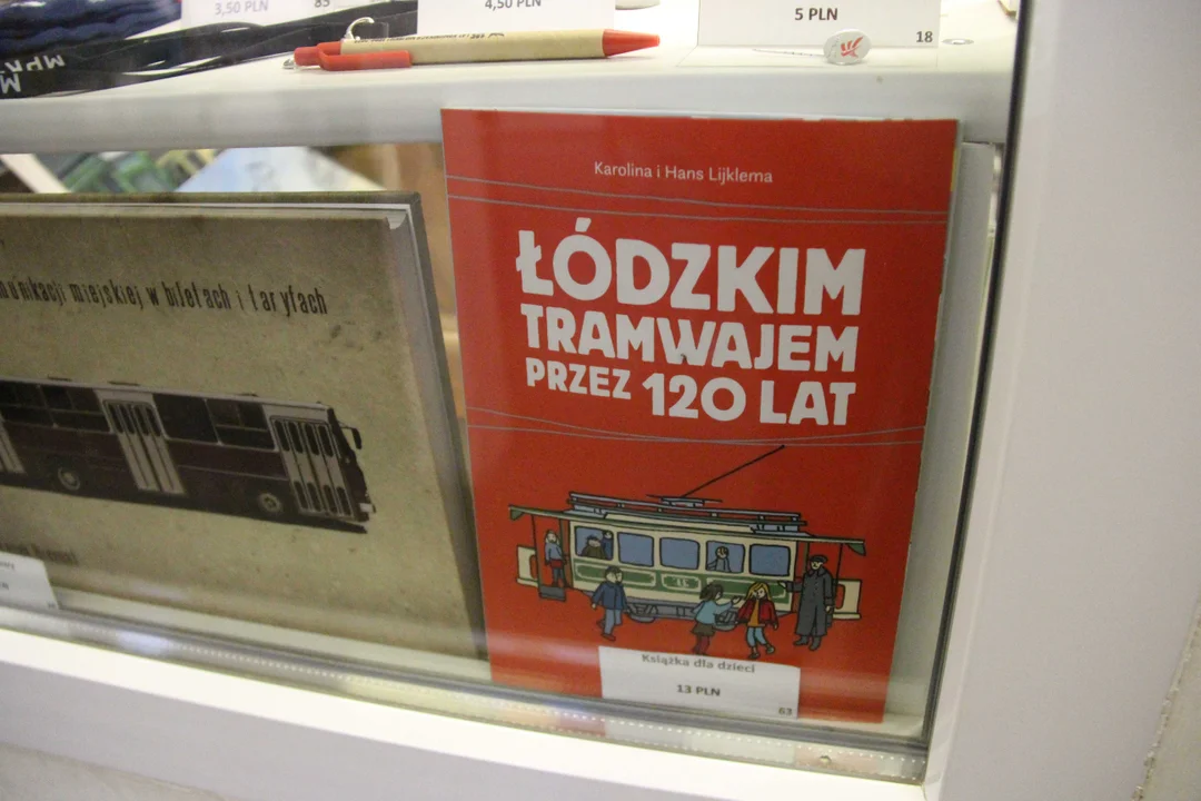 Pamiątkowe gadżety z okazji 125-lecia komunikacji miejskiej w Łodzi